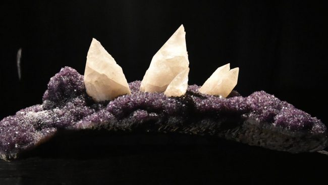 Curated by Mr. Robert McLeod, Crystal Walk by Agata Gallery is now open on the 3rd floor.